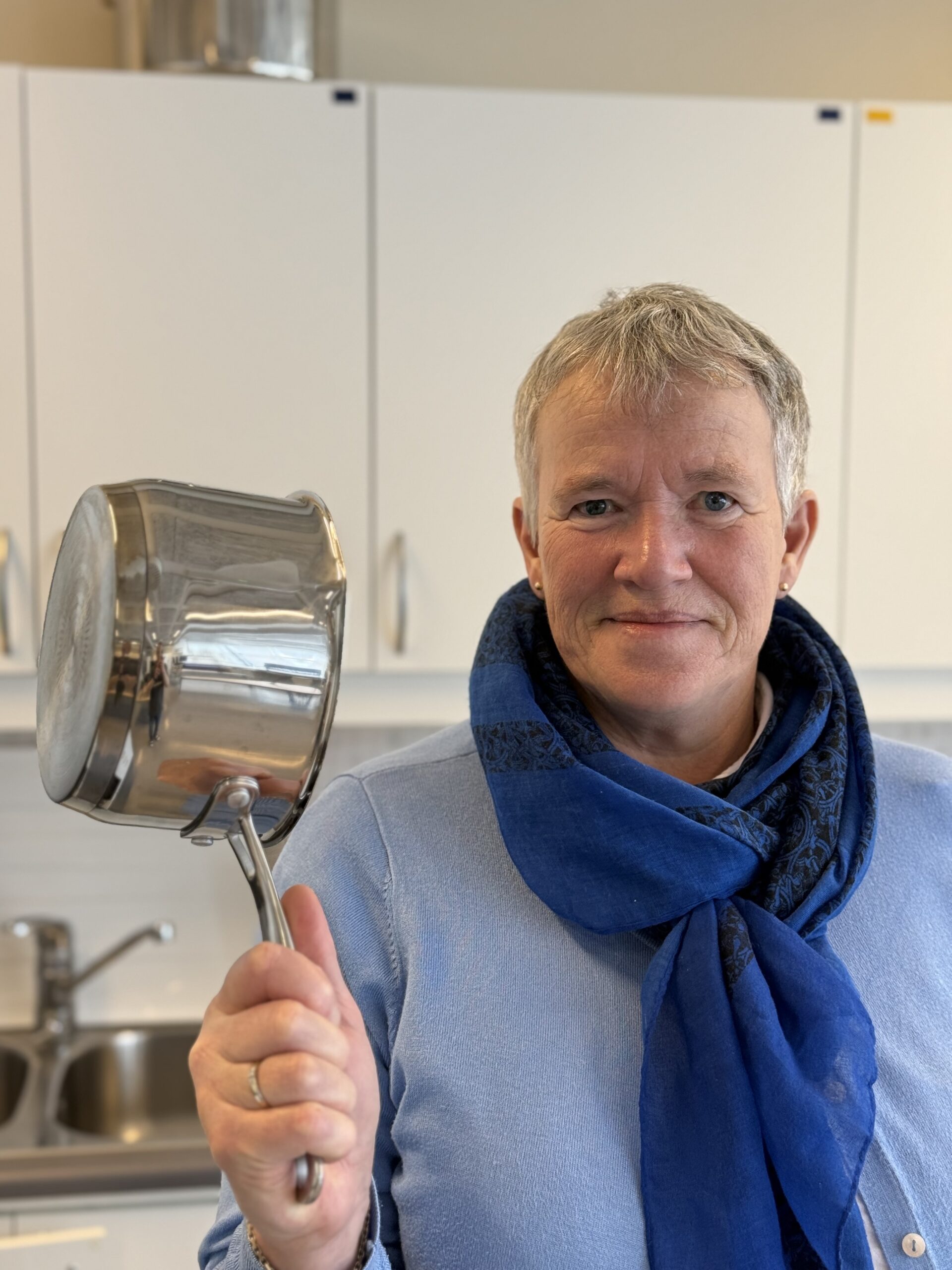 Krangel om stekepanner, og en bok i manko
