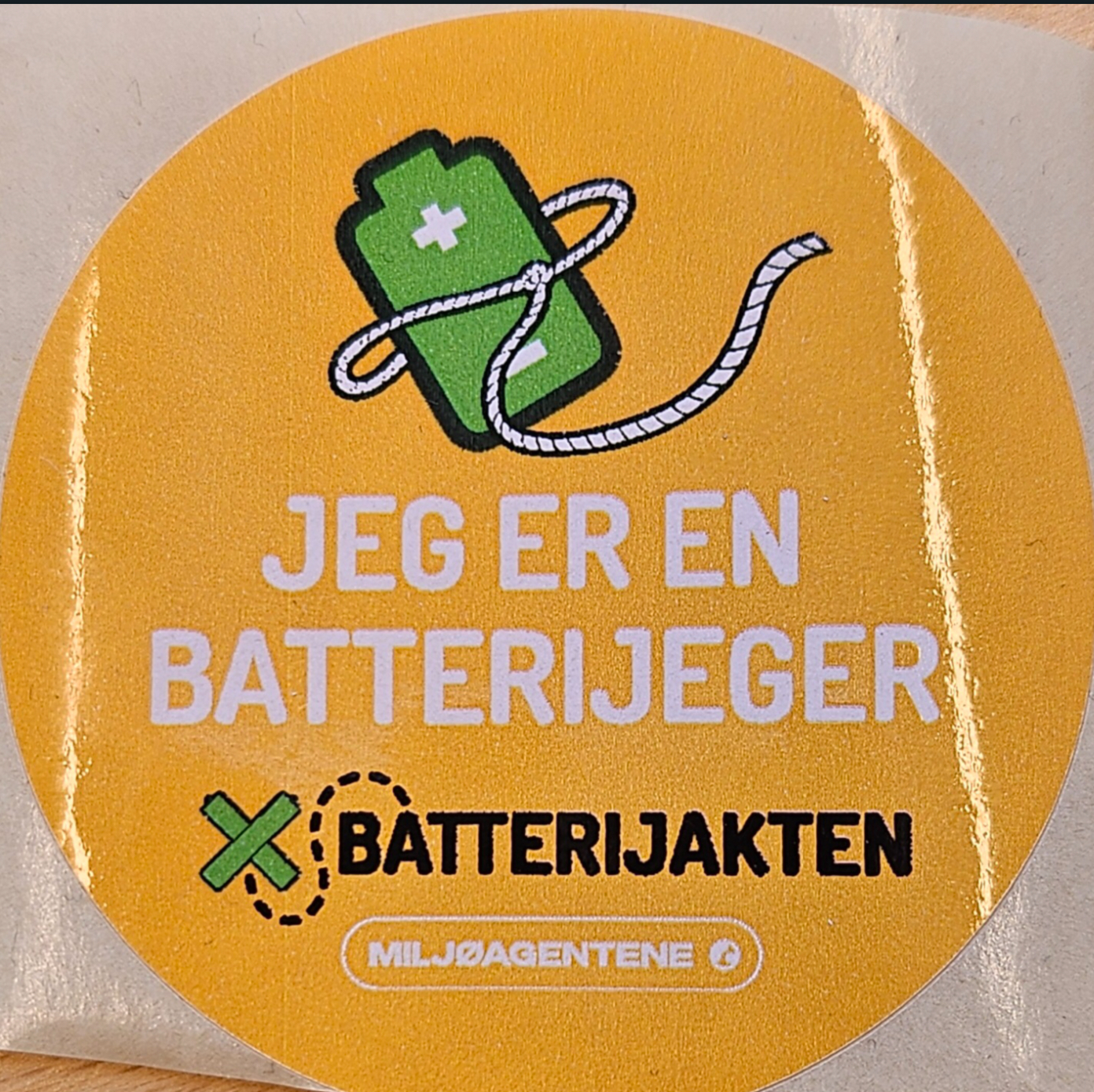 Fem på gata om batterijakten